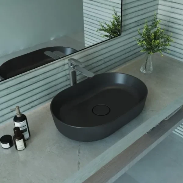 حوض تايتن ٦٠سم أسود سانبيور فوق الرخامة